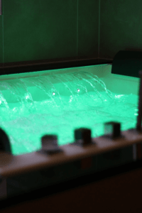 Welltime Private SPA Heiligenhaus - Whirlpool Leuchtend Turkis